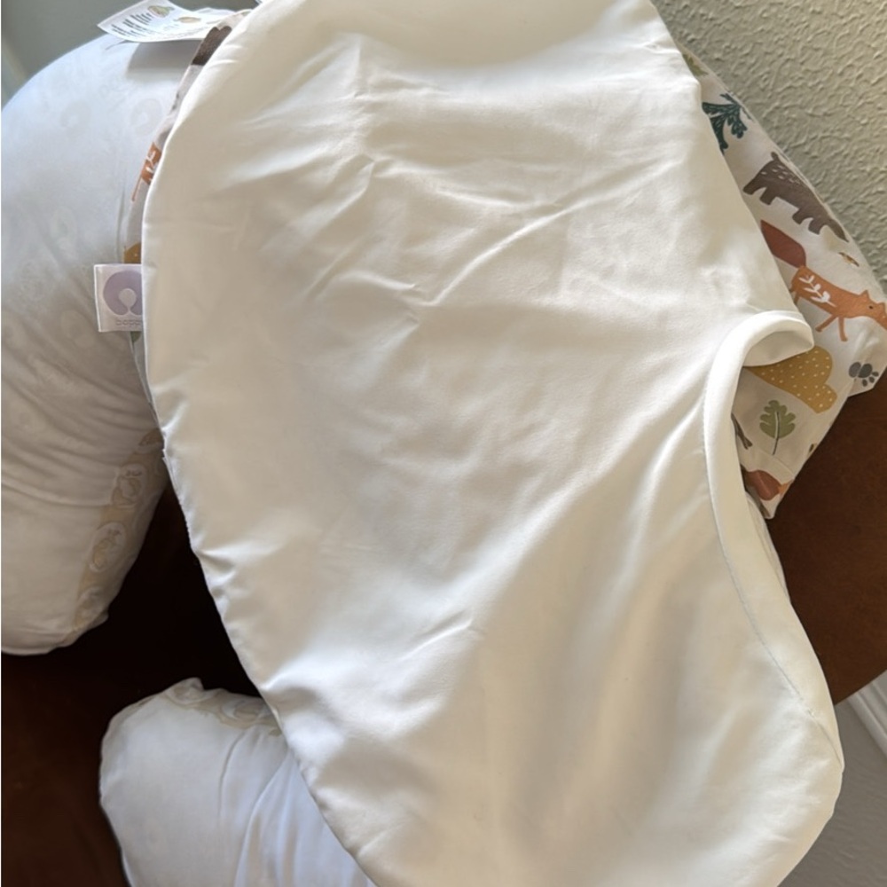 EUC Boppy Nursing Pillow & Covers - Picture 4 of 4